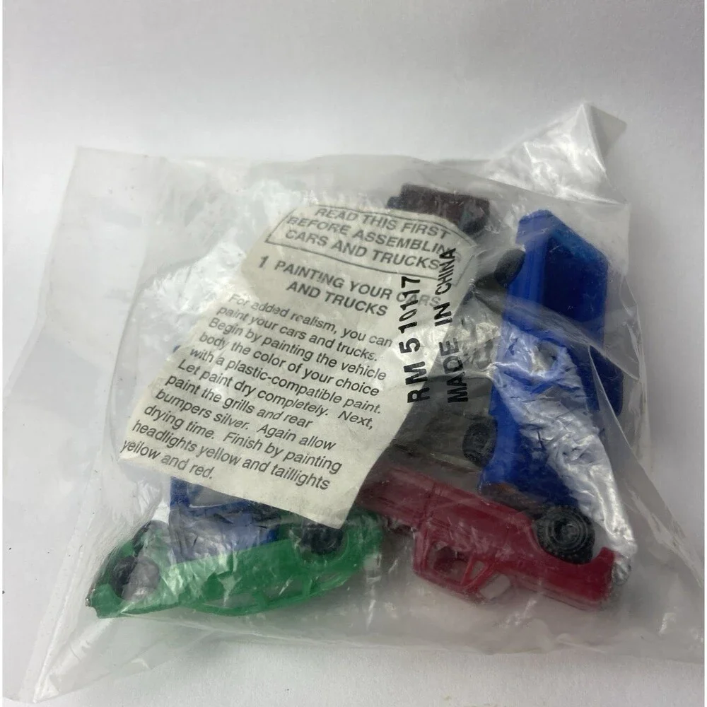 Vintage Plastic Model Scenery Trucks Cars Use With Train Sets Painting